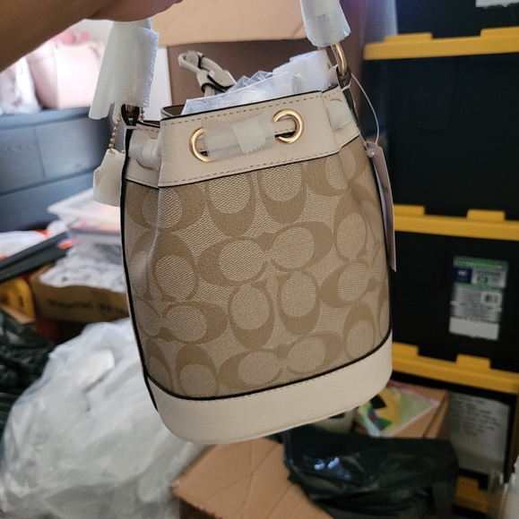 Dempsey Signature Bucket Bag - Picture 3 of 8